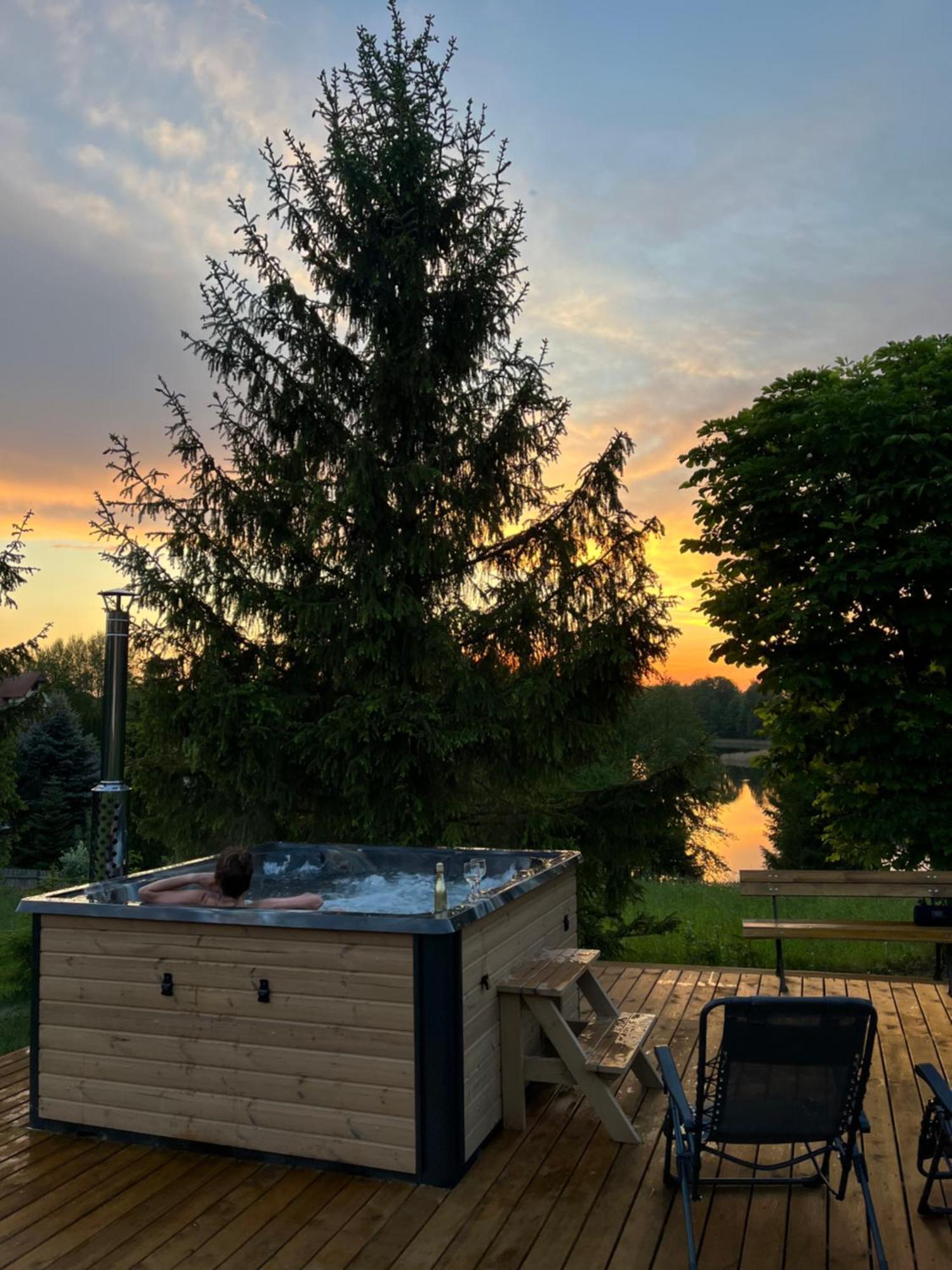Domek Z Kominkiem Nad Jeziorem Z Jacuzzi Ogrodowym Sumowo  Buitenkant foto